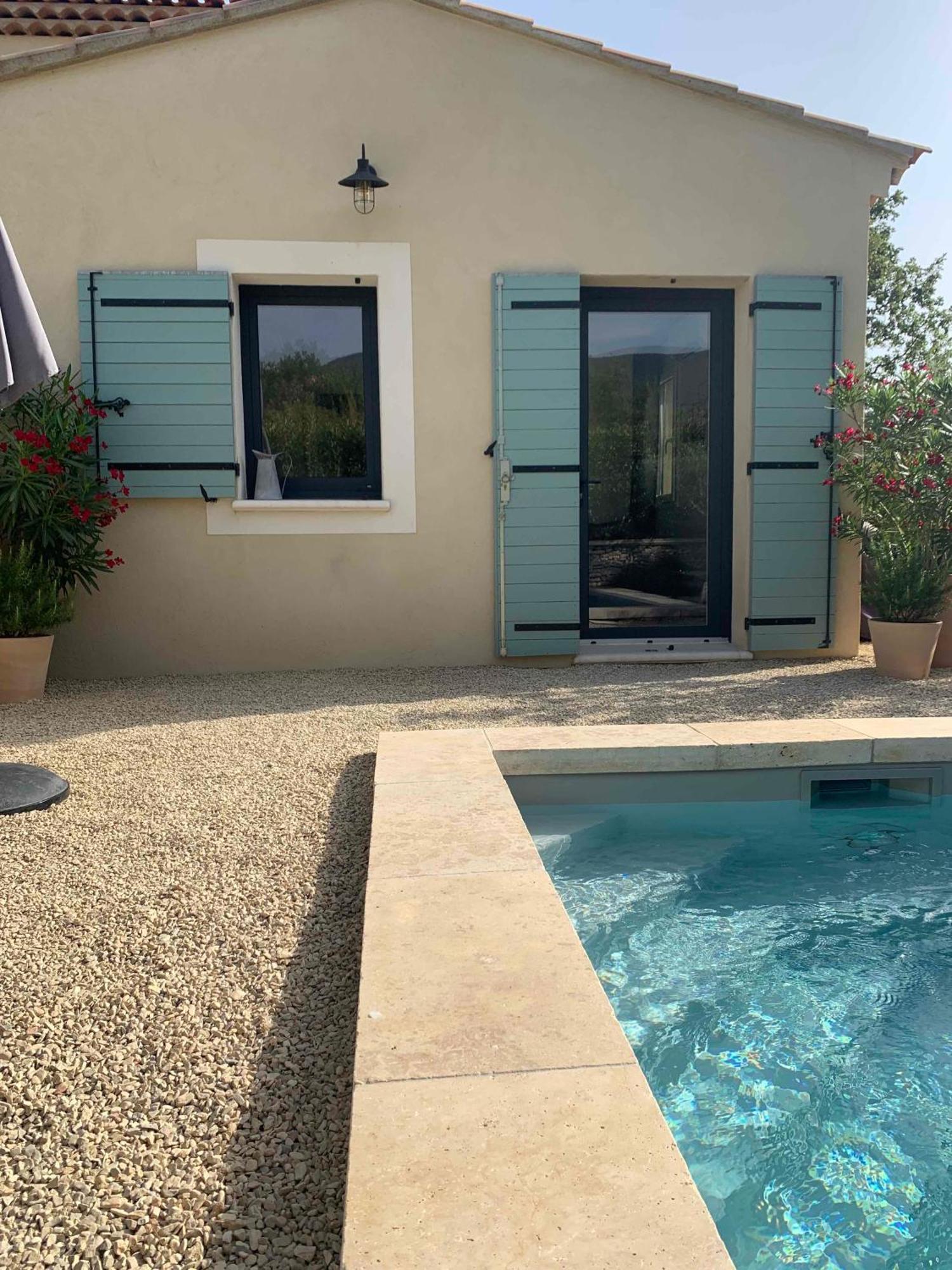 Le Cabanon De Livia Avec Piscine Privee Villa Cucuron Luaran gambar