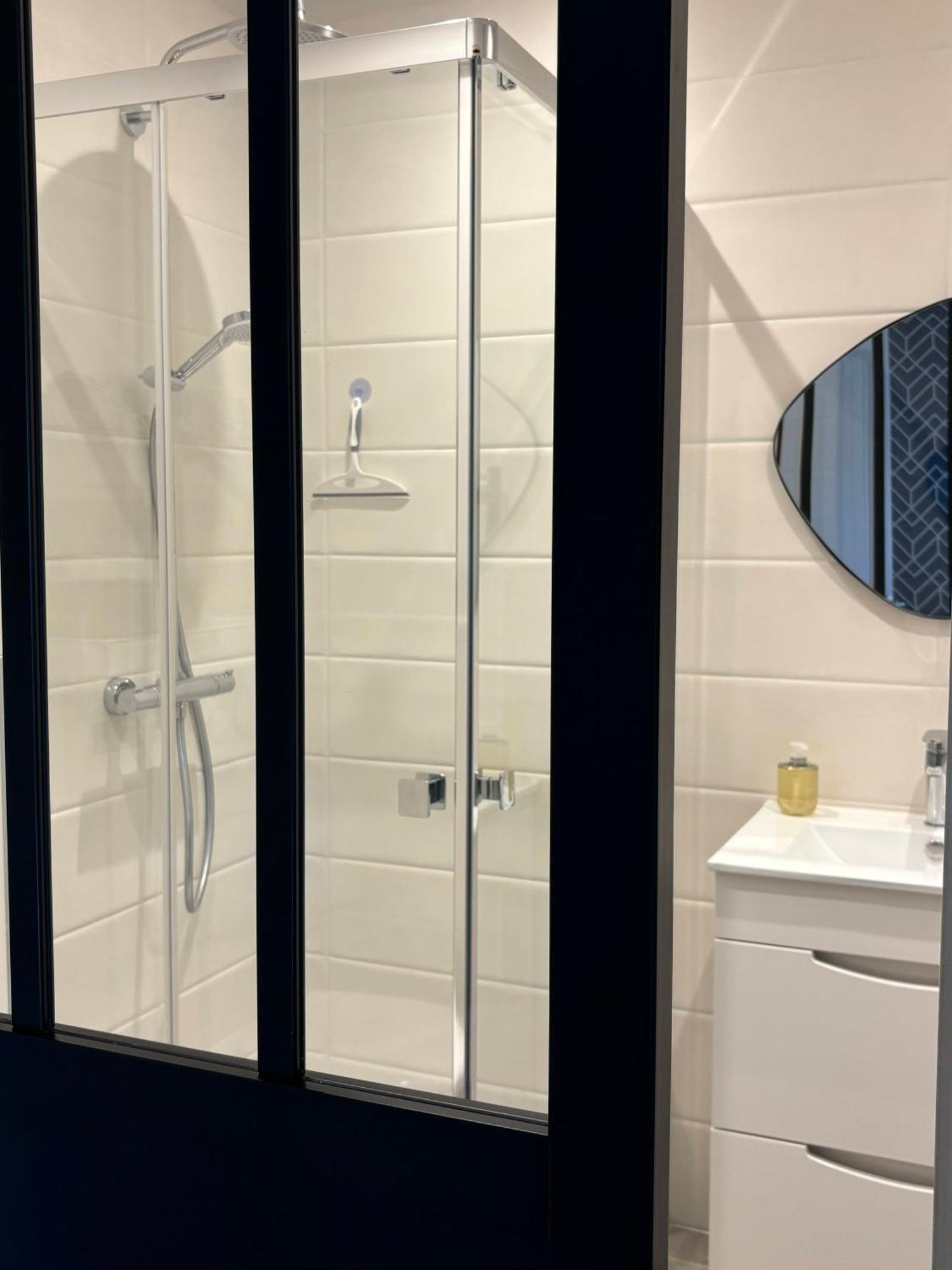 Le Cabanon De Livia Avec Piscine Privee Villa Cucuron Luaran gambar